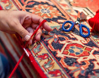خدمات تخصصی و حرفه ای رفوی فرش در قالیشویی دیباجی